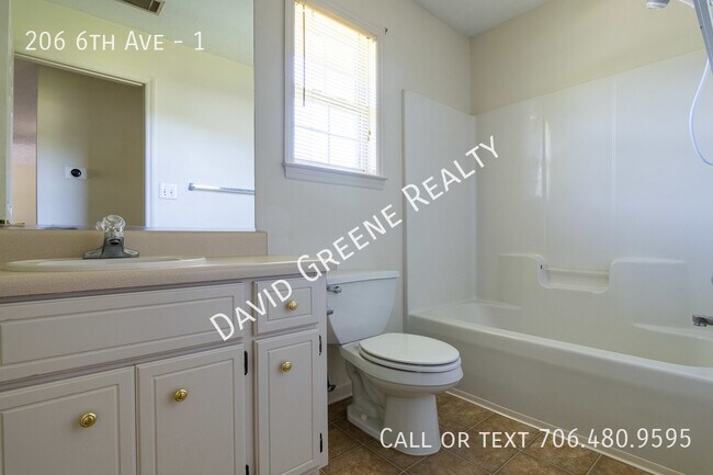 Building Photo - 206 6th Ave