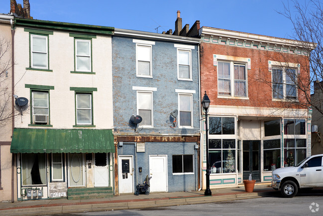 Building Photo - 12 Main St