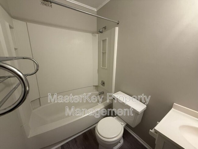 Building Photo - 223 Byrum St