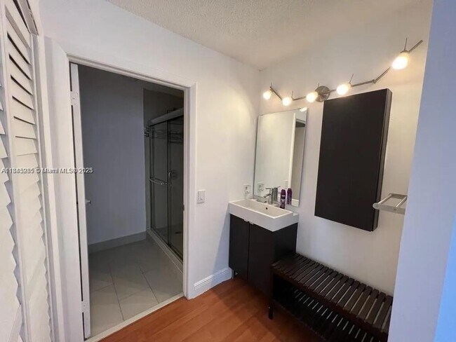 Building Photo - 9403 SW 138th Pl