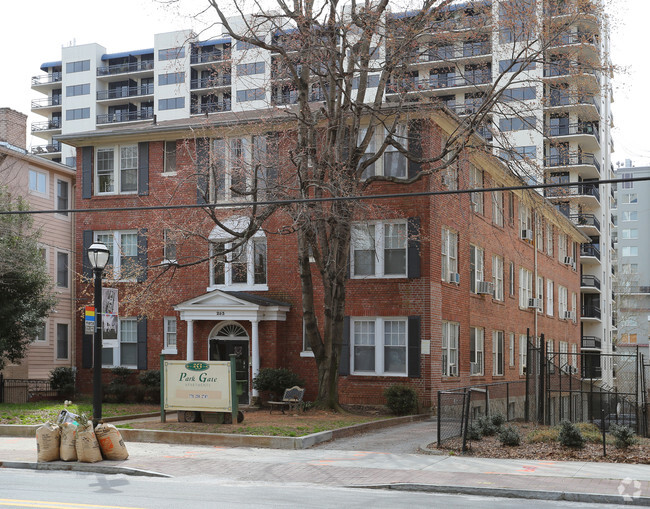 Primary Photo - Park Gate Apartments