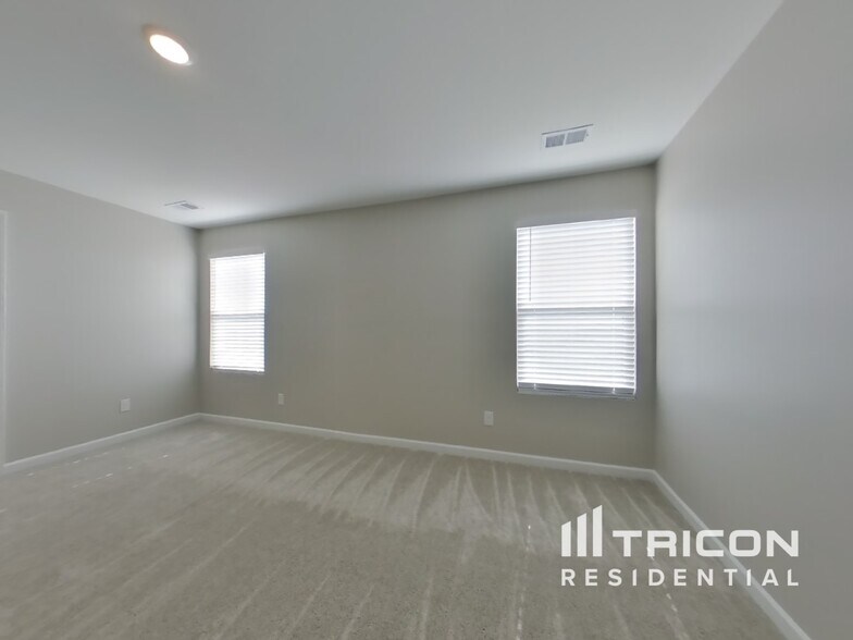 Building Photo - 5046 Lawler Ln