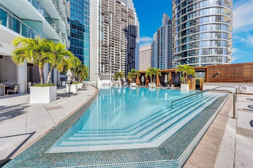 Building Photo - 200 Biscayne Boulevard Way