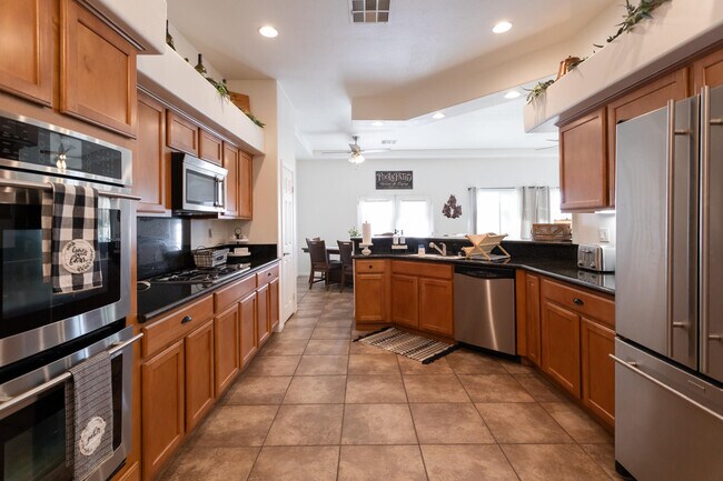 Building Photo - 48305 Pic Way
