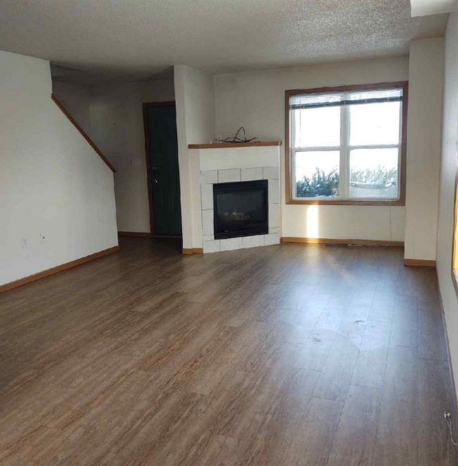 Building Photo - $1,450 | 2 Bedroom, 2.5 Bathroom Town Home...