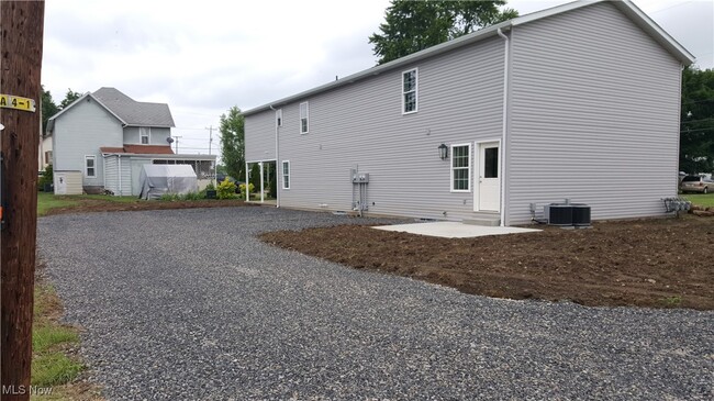 Building Photo - 110 N Kapitzky Dr