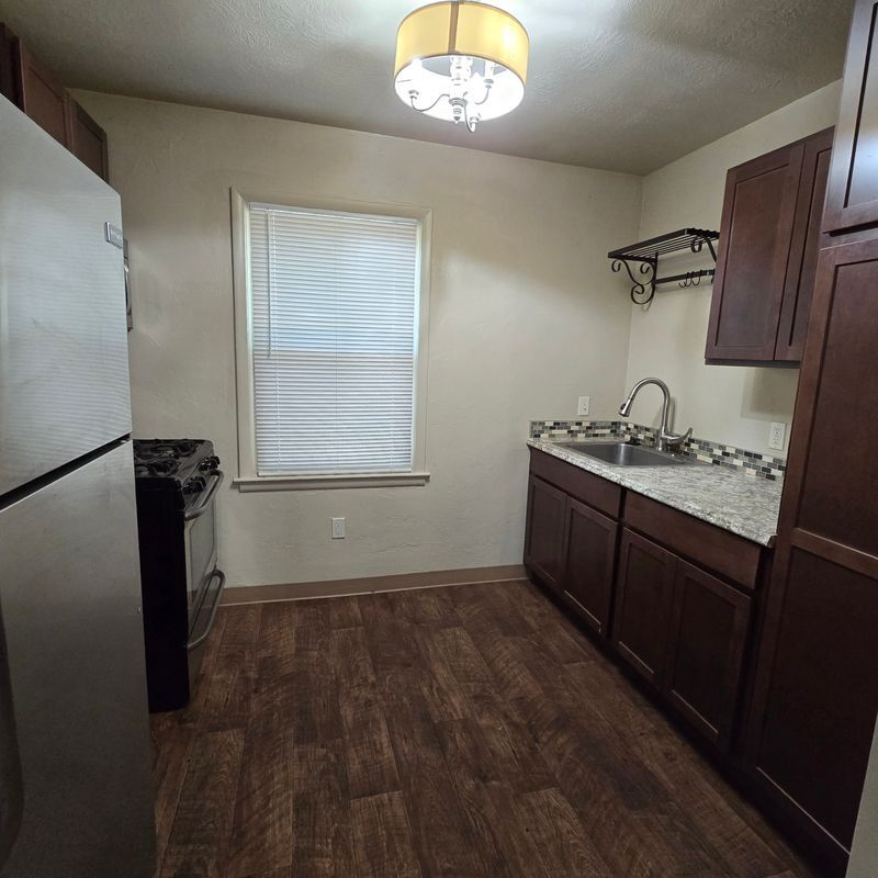 Building Photo - 307 N 9th St