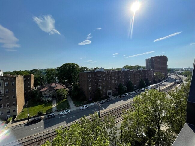 Building Photo - 1933 Commonwealth Ave