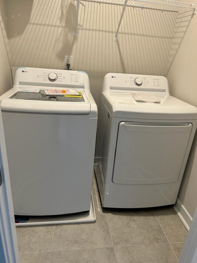 Building Photo - Three-Story Townhome