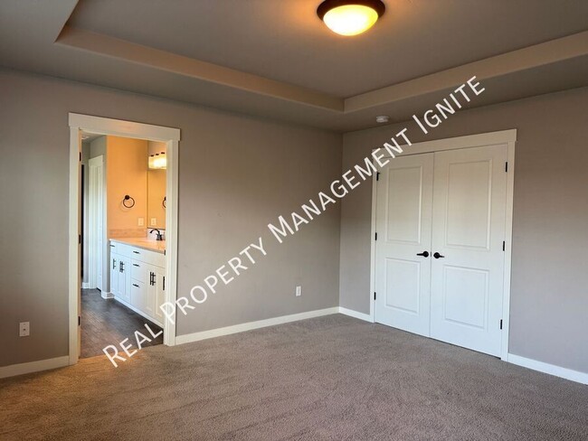 Building Photo - 3751 SW Coyote Ln