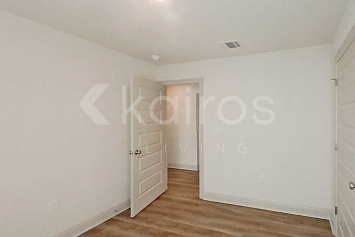 Building Photo - 8049 Hendrick Dr