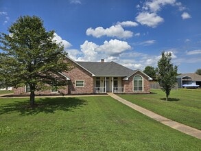 Building Photo - 15298 Wagon Wheel Cir