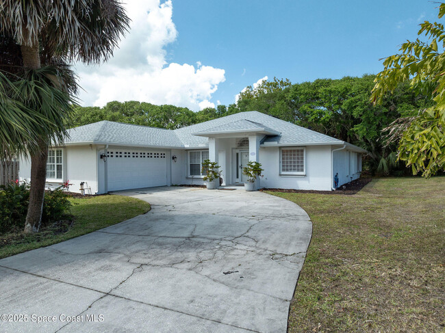 Building Photo - 210 Heron Dr