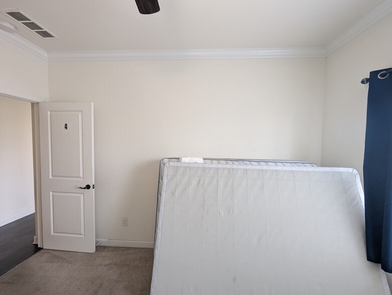 Building Photo - Room in House on Rupell Dr