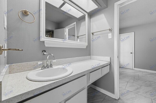 Building Photo - 3538 Hacienda Dr