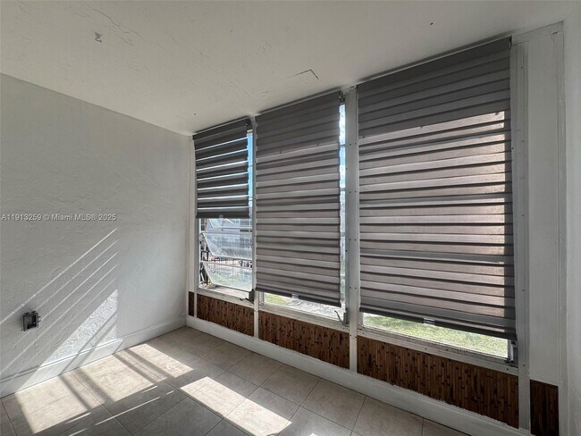 Building Photo - 7320 NW 85th Ct