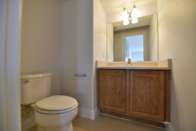 Building Photo - BEAUTIFUL 4BED/3BATH Home w/ 2 Car Garage ...