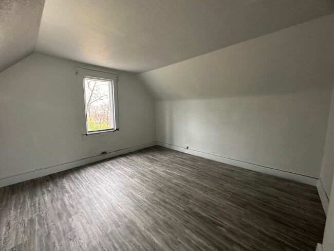 Building Photo - 1206 Martin-