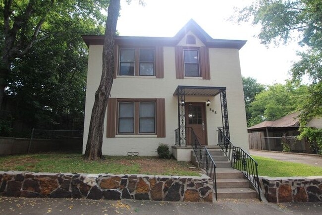 Building Photo - Available Now! Adorable 1 bedroom 1 bath a...