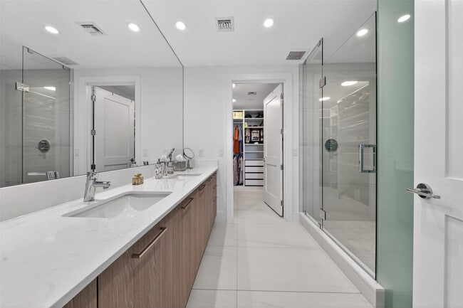 Building Photo - 153 N Seabreeze Blvd