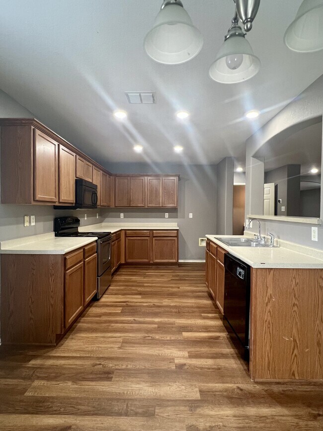 Building Photo - 9411 Rainbow Creek