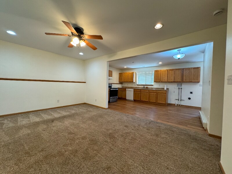 Building Photo - 153-155 W Paradise Dr