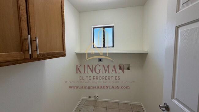 Building Photo - 6559 Nielsen Way