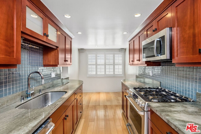 Building Photo - 17207 Palisades Cir