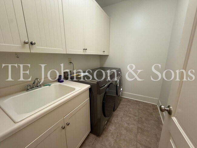 Building Photo - 5540 Brookberry Farm Rd