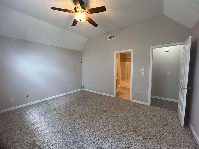 Building Photo - 3912 Sundale Way W