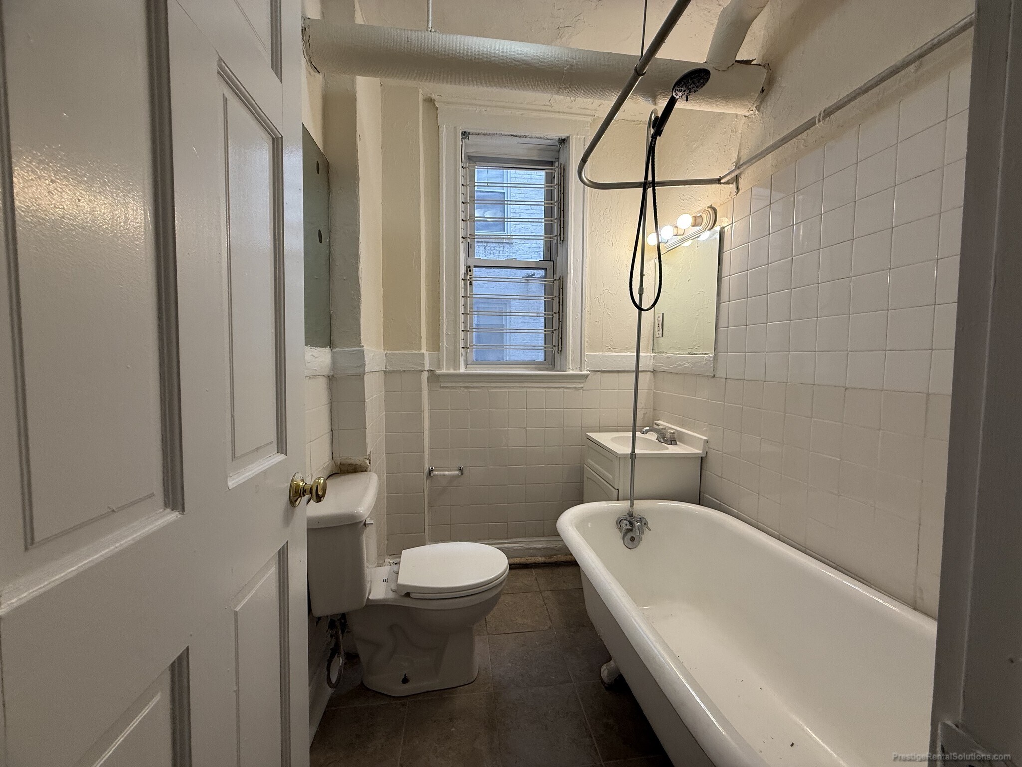 Building Photo - 528 Cambridge St