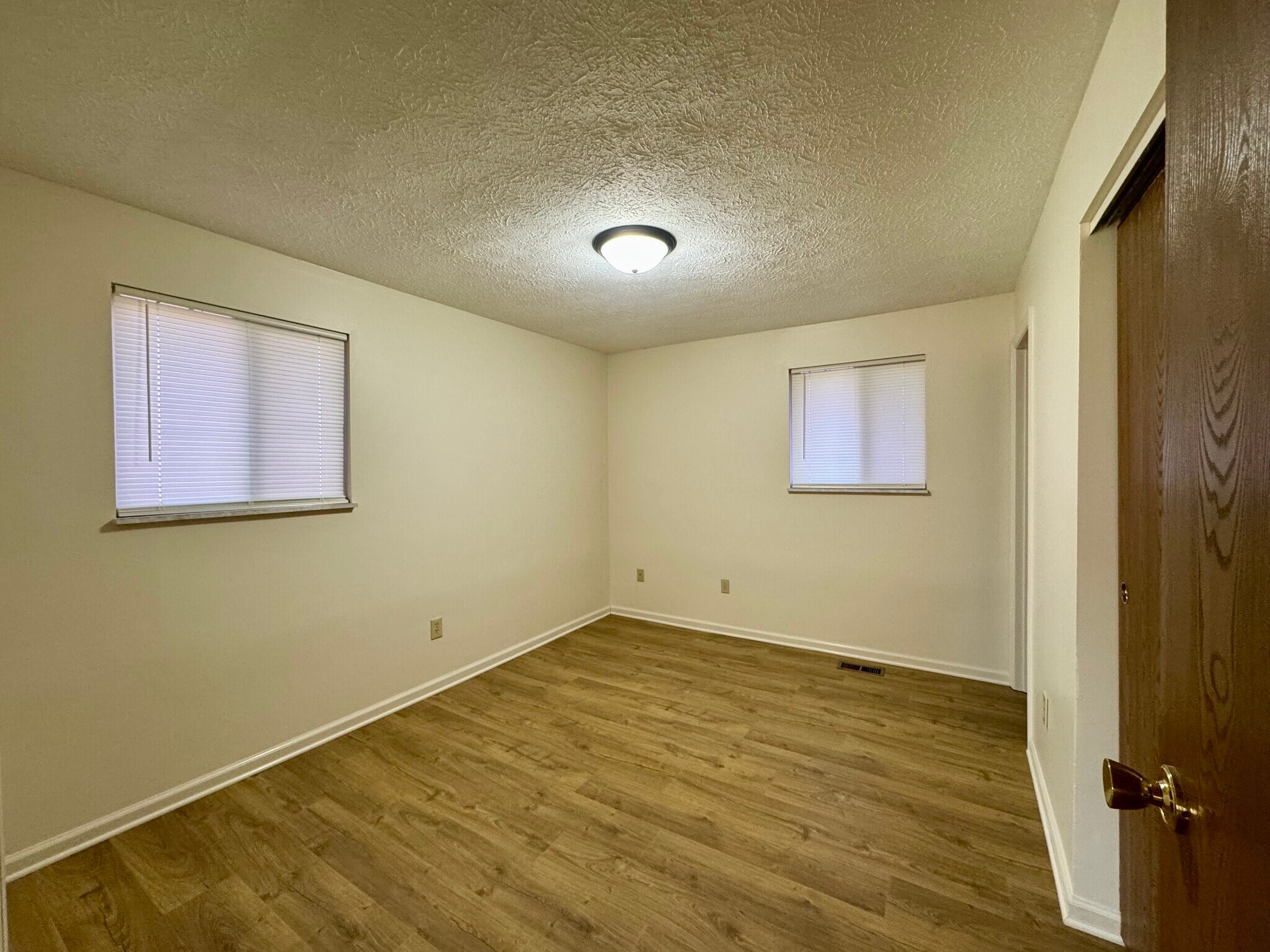 Master Bedroom - 325 Cedar Cliff Rd