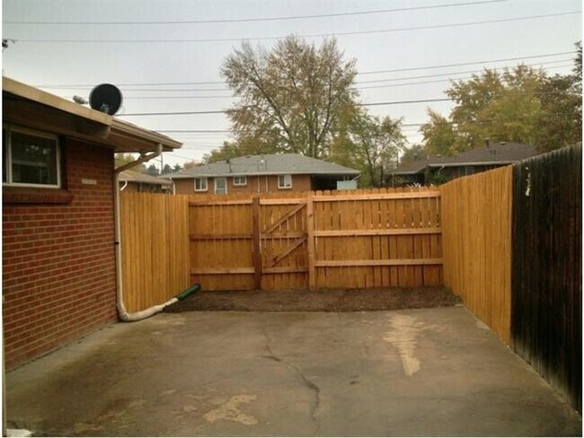 Building Photo - Charming 4BR House in Edgewater