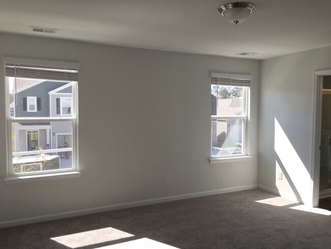 Building Photo - 4 Bedroom 2.5 Bath House in McKewn - Ladson