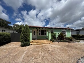 Building Photo - 551 E 60th St