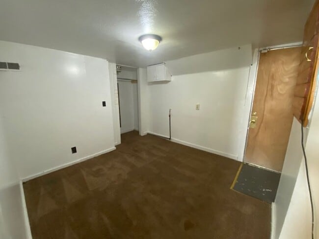 Building Photo - Welcoming 5BR/3BA with Dining Room & Laundry—Minutes to UA and Downtown