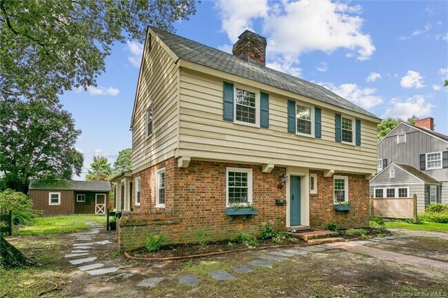 Building Photo - 205 River Rd