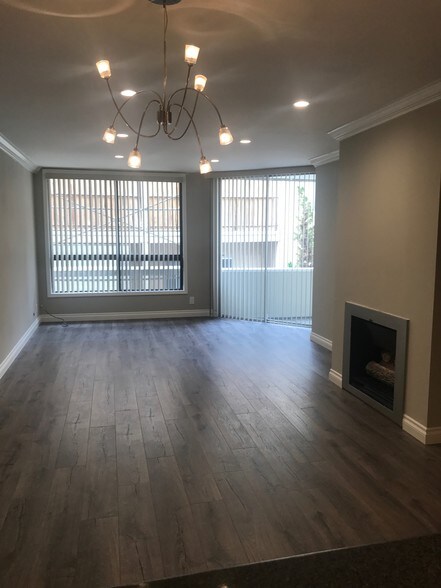 living/dining area - 1745 Camino Palmero St