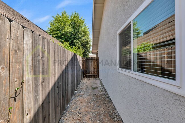 Building Photo - Spacious 4-Bedroom Home for Rent - $2800/m...