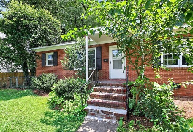 Building Photo - Charming 2BD/1BA Brick Duplex in NoDa!