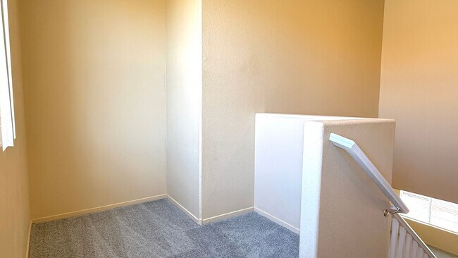 Building Photo - 1013 Shades End Ave