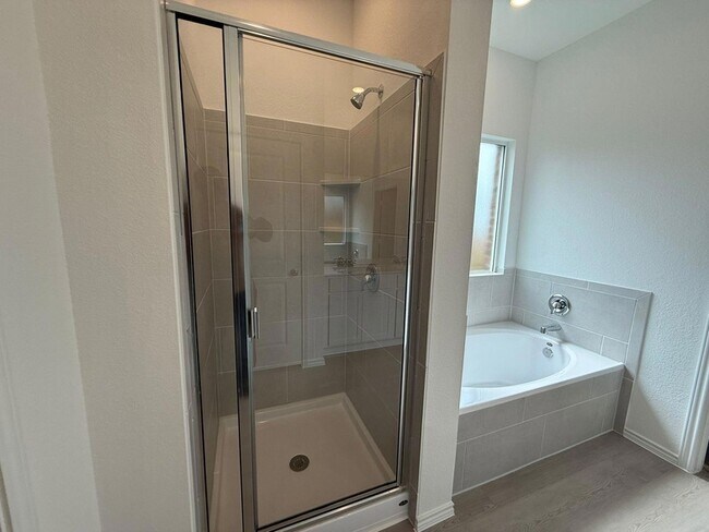 Building Photo - 519 Vantage Dr