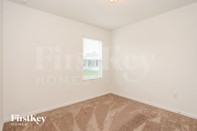 Building Photo - 1053 SW Canary Terrace