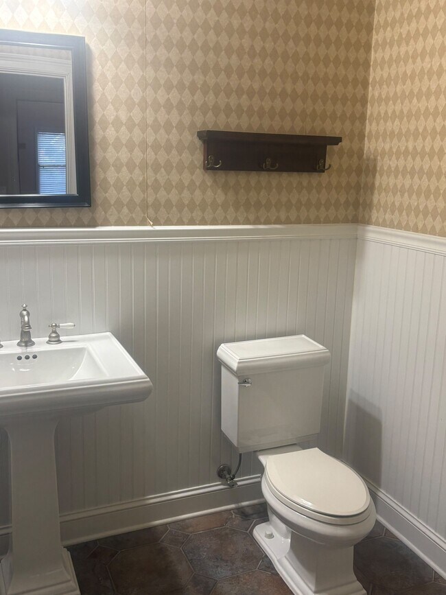 Building Photo - 860 Streamside Dr