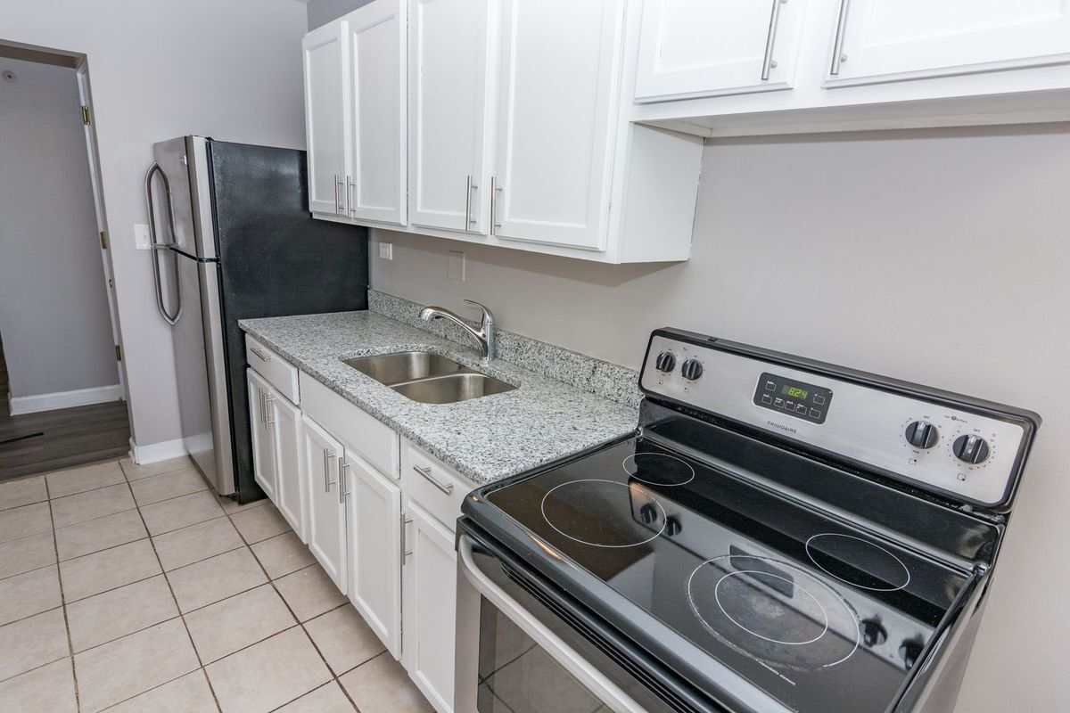 Building Photo - 7147 S Jeffery Blvd