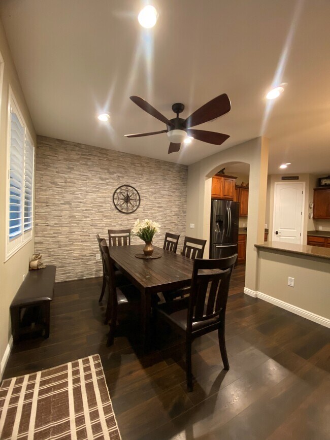 Building Photo - 826 Hemlock Ave