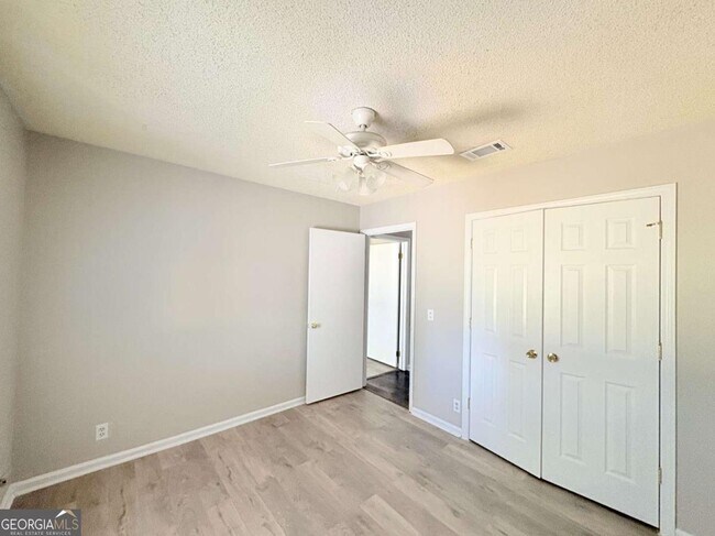 Building Photo - 142 Woodvalley Ct