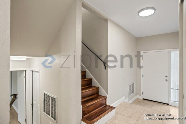 Building Photo - 48 N Lake Dr