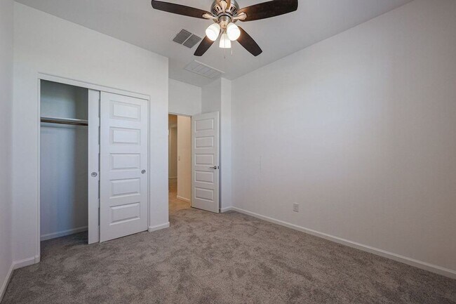 Building Photo - Alamar Living, 4 Bed, 3 Bath Rental!