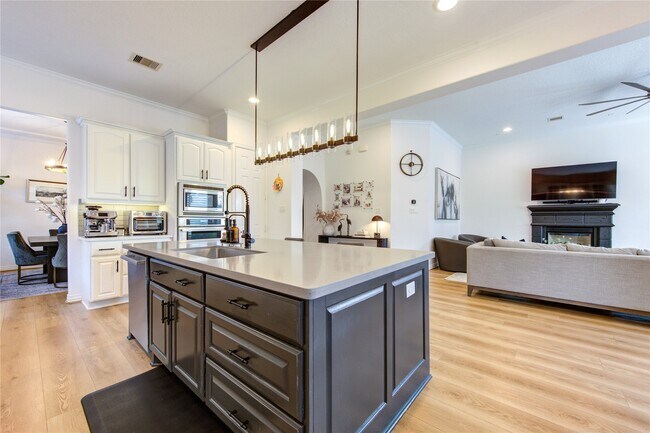 Building Photo - 14510 Tivoli Dr